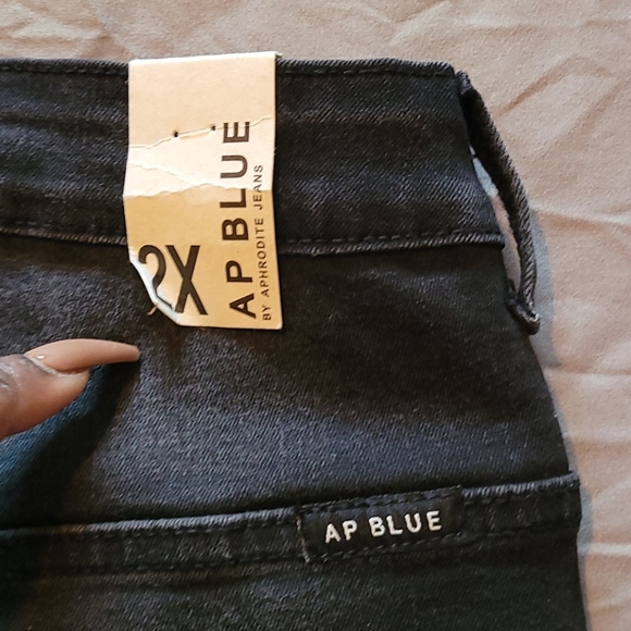 Jeans - Picture 2 of 2